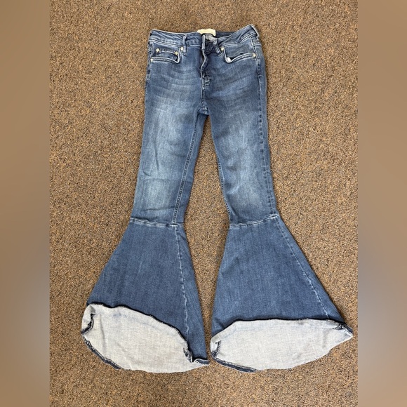Free People Women's Ruffle Flared Leg Denim Jeans Blue Size 26 - Picture 2 of 12